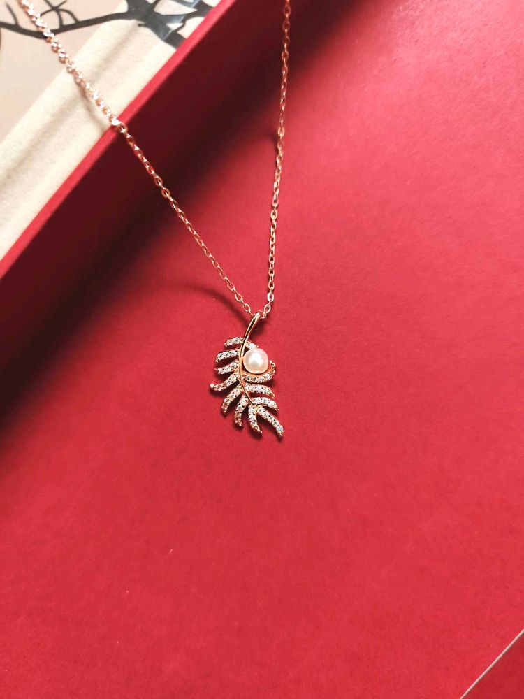 Pearl on a feather chain necklace